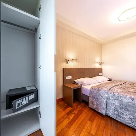 Leo Sea View Apartment *