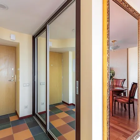 Leo Sea View Apartament